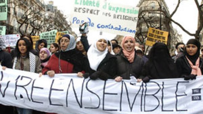 مسلمو  فرنسا  يرفضون  تعليم  مبادئ  العلمانية  لأبنائهم