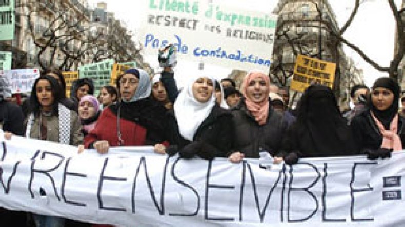 مسلمو  فرنسا  يرفضون  تعليم  مبادئ  العلمانية  لأبنائهم