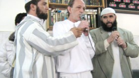 فرنسي يشهر إسلامه ويعقد قرانه بمسجد الحق في البليدة