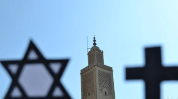 أمريكا “قاض” ونحن “متهمون”