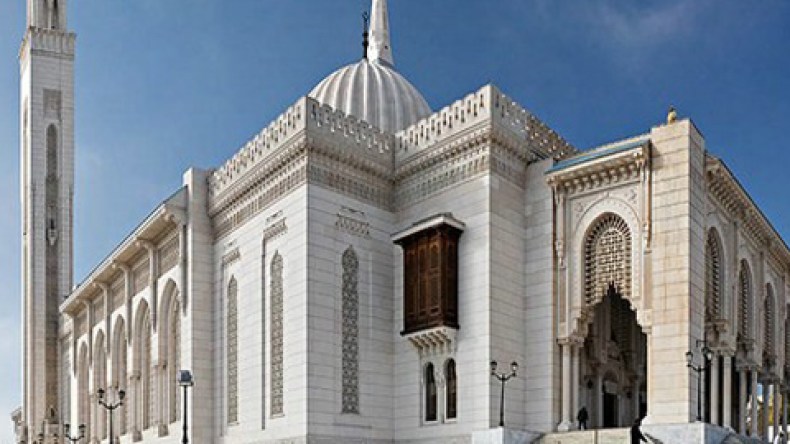 الفايس‭ ‬بوك‭ ‬جرّ‭ ‬برازيليين‭ ‬وأمريكيات‭ ‬إلى‭ ‬مساجد‭ ‬الجزائر