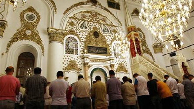 ألماني يشهر إسلامه في الجزائر ويبحث عن إقامة شرعية