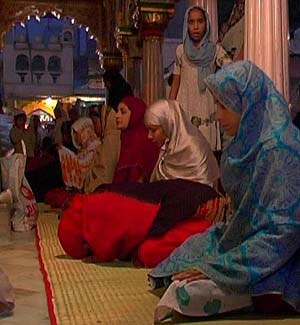 Insulting pamphlets targeting Islam and the prophet distributed in Algeria