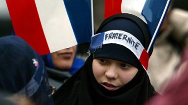 Le voile en procès à Paris et à Strasbourg: liberté versus égalité