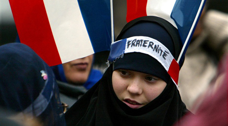 Le voile en procès à Paris et à Strasbourg: liberté versus égalité