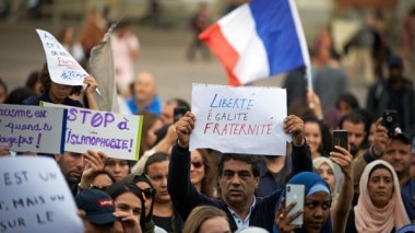 «Le blasphème doit passer devant les tribunaux», lâche une journaliste française