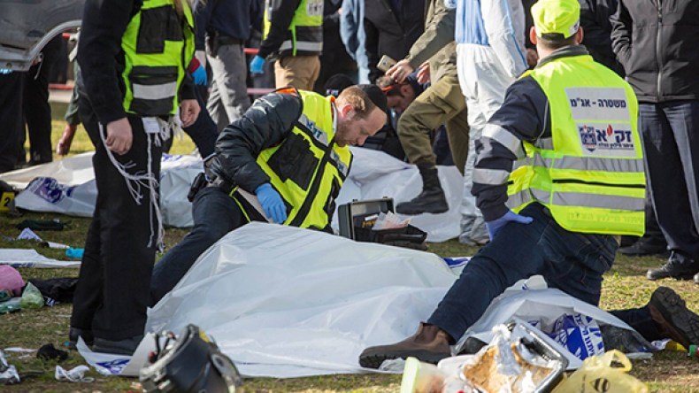مقتل 4 اسرائيليين في حادثة دهس بالقدس