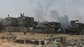 Israël attaque des sites du Hamas avec des chars et des hélicoptères