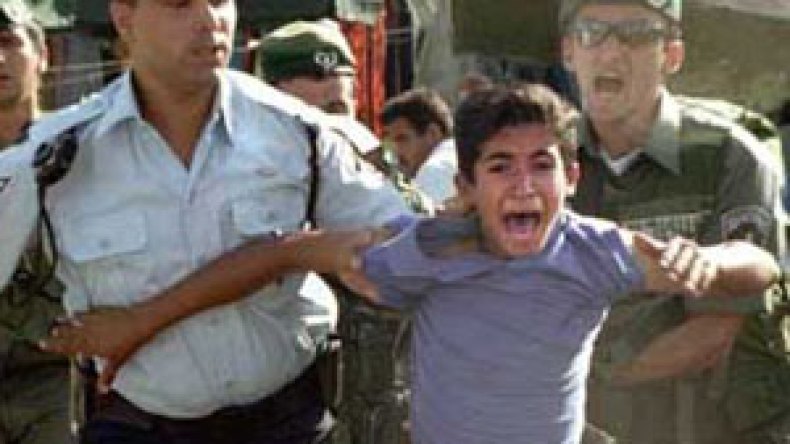 رئيس وزراء هولندي سابق يتهم إسرائيل بالإرهاب