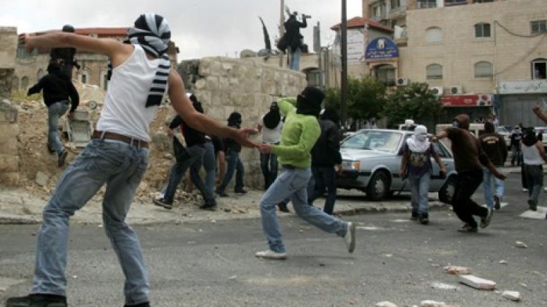 إسرائيل تعتقل 10 فلسطينيين في الضفة