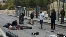 فلسطيني يقتل إسرائيلياً ويجرح 14 دهساً بسيارته في القدس