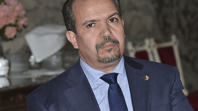 على الأئمة وشيوخ الزوايا غزو الفايسبوك