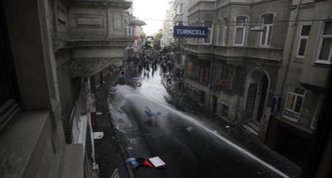 Manifestations à Istanbul: la police fait usage de gaz lacrymogènes