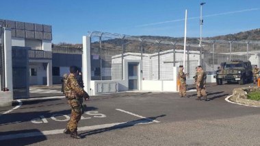 Video Shows Algerian Illegal Immigrants In Sardinia Fleeing Quarantine