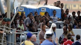 إجراءات صارمة بحق مستضيفي اللاجئين في إيطاليا