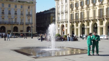 Algerian illegal immigrants in Italy collect money to build a mosque