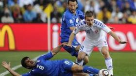 إيطاليا حامل اللقب العالمي تقصى من الدور الأول