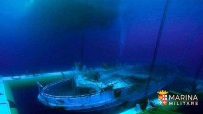 العثور على بقايا جثث أكثر من 450 مهاجر غرقوا قبالة إيطاليا