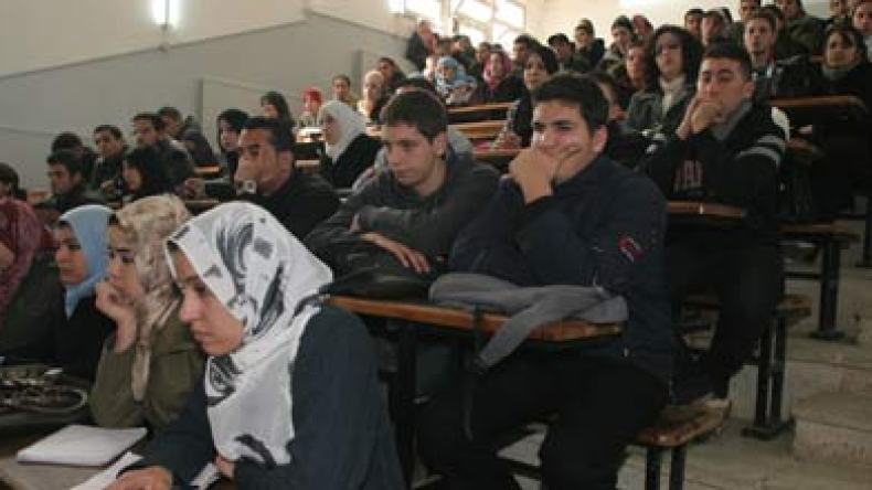 صراعات ورشاوى بين الجامعيين للحصول على مناصب الشغل مقابل 12 ألف دينار