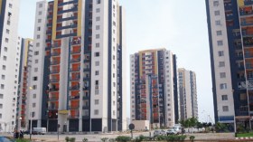 مطالبة بتحسين الخدمات.. وعقود الملكية بعيدة المنال