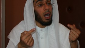 “التطرف لا يعالج بالوعظ فقط وإنما بإصلاح الأوضاع السياسية والاجتماعية”