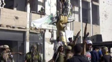 Libye: les rebelles prennent le QG de Kadhafi qui reste introuvable