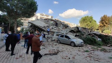 Un puissant séisme frappe la Grèce et la Turquie, plusieurs morts