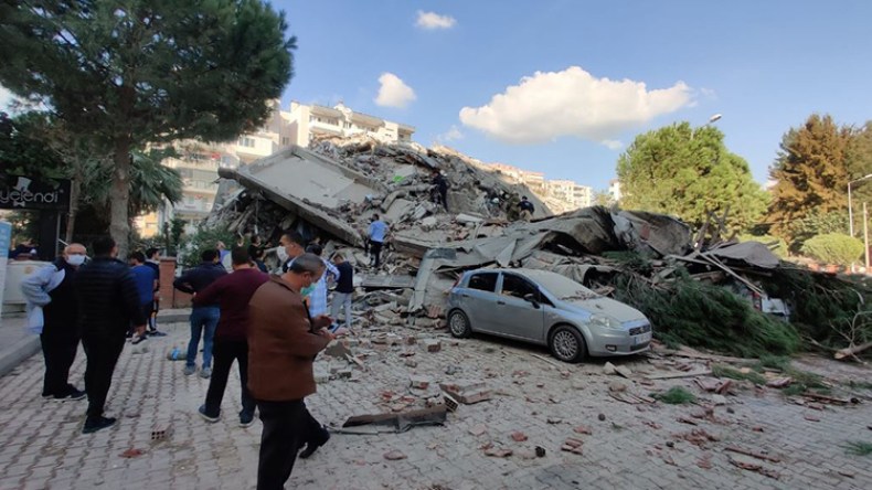 صور وفيديوهات توثق لحظة حدوث زلزال إزمير التركية