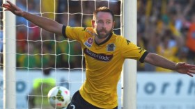 سجّل هدفا ضد مرماه من بعد 40 مترا!؟