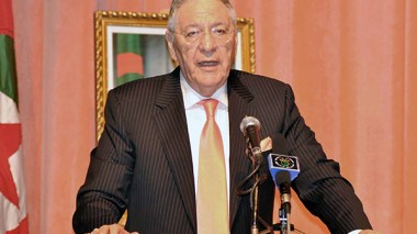 حرب الوزراء مستمرة.. ولد عباس يرد على بوضياف