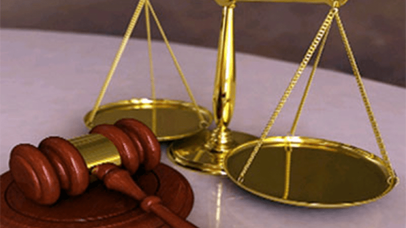 طبيب‮ ‬يخنق زوجته بخمارها،‮ ‬والضحية ترمي‮ ‬بنفسها من العمارة