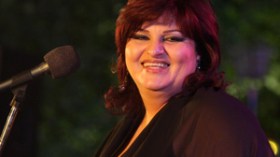 “أنا ضد الأغنية السياسية ومع الأغنية الإنسانية”