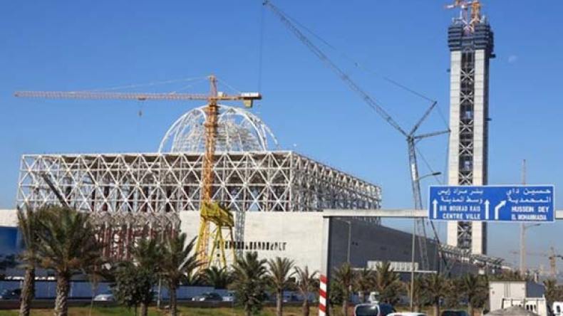 حريق مهول يبتلع 13 غرفة لشاليهات “جامع الجزائر”