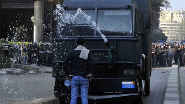 اشتعال العنف في الذكرى الثانية لانتفاضة مصر