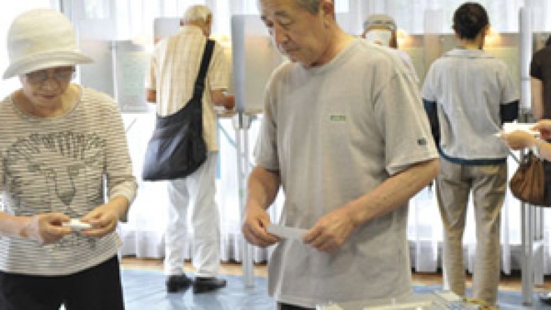 المعارضة اليابانية تضع حدا لـ 54 عاما من هيمنة المحافظين