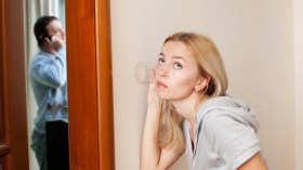 الشك في زوجي.. قد يدمر حياتي