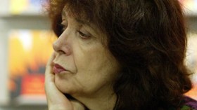 “إختفاء” والدة آسيا جبار وشهادة ميلادها قبل تشييع جنازتها !