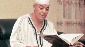 المنشد جلول: الفقر دفعني إلى الغناء ..ولم أرتح إلا بعد توبتي !