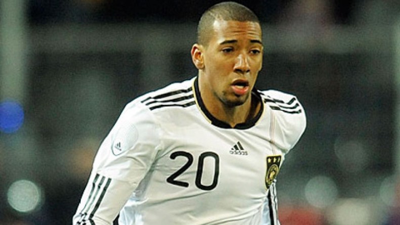 الألماني بواتينغ يستعد لـ “أورو” 2012 في الملهى!