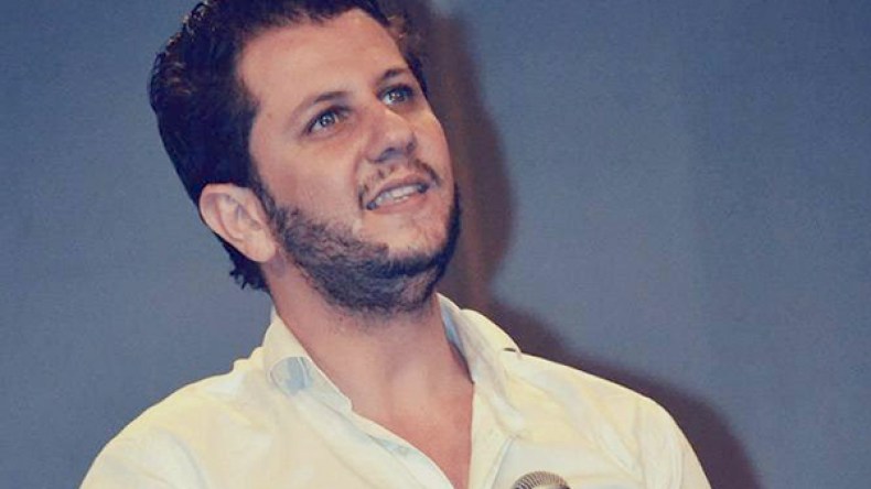 “ميهوبي مسؤول عن أزمة المسرح.. وحديثه عن التقشف أضّر بالإبداع”!