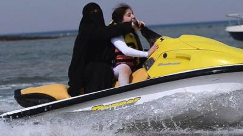 شركة سياحة إخوانية للملتحين والمحجبات