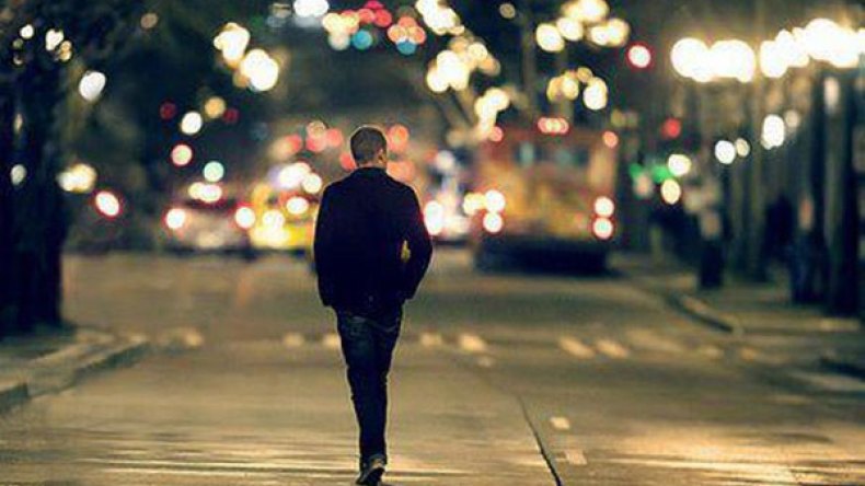 ابني المراهق.. عنيد وكثير السهر خارجا