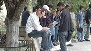 L’emploi de jeunes : 20 % des bénéficiaires peinent à rembourser leurs dettes