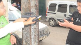 مسدسات “أل باتشينو” وخناجر “داعش”.. هدايا للأطفال عشية العيد؟