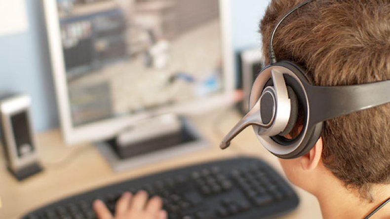 30  بالمئة من الموظفين يقضون 4 ساعات يوميا في ألعاب الكمبيوتر