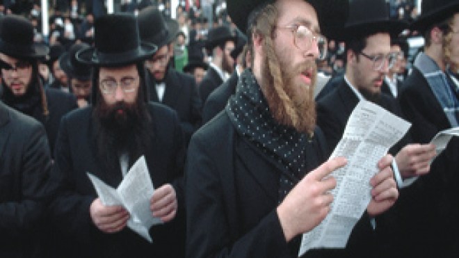 مئات‮ ‬اليهود‮ ‬يعتنقون‮ ‬الإسلام‮ ‬والمسيحية‮ ‬داخل‮ ‬إسرائيل