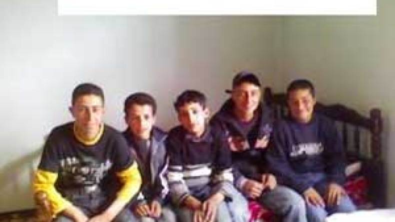 الأولياء يحاصرون المؤسسة ويحتجزون الطاقم التربوي