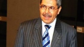 جيار: فايسبوك و تويتر يمكن أن يحلا مشكل الإتصال في الجزائر