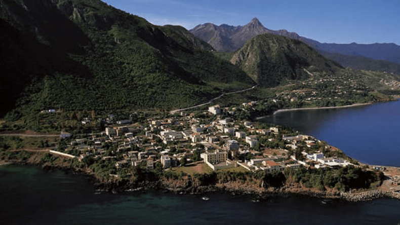 لجنة تحقيق وزارية لكشف “مافيا السياحة” في 14 ولاية