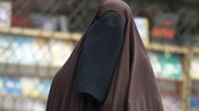 !متجلببة تقود شبكة دولية لاختطاف الفتيات والمتاجرة بأعضاء الأطفال